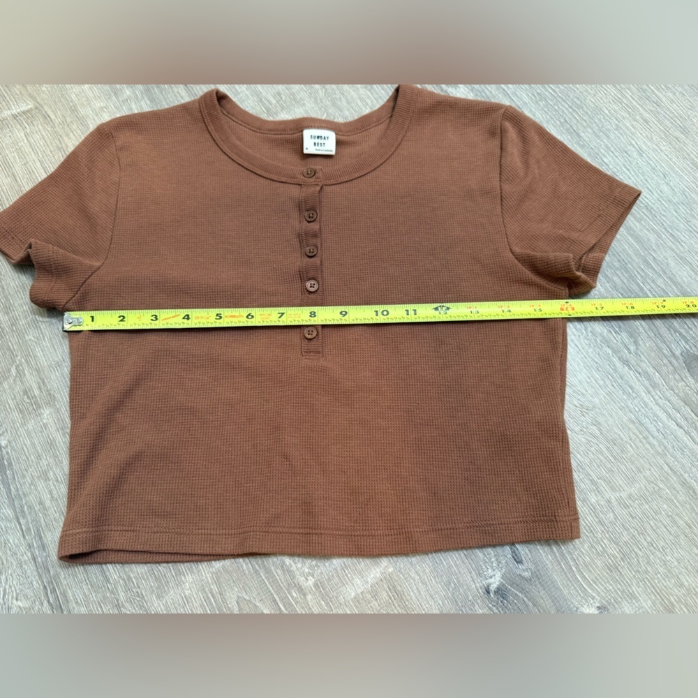 Aritzia Crop Tee Bundle(2) Medium - Picture 6 of 11